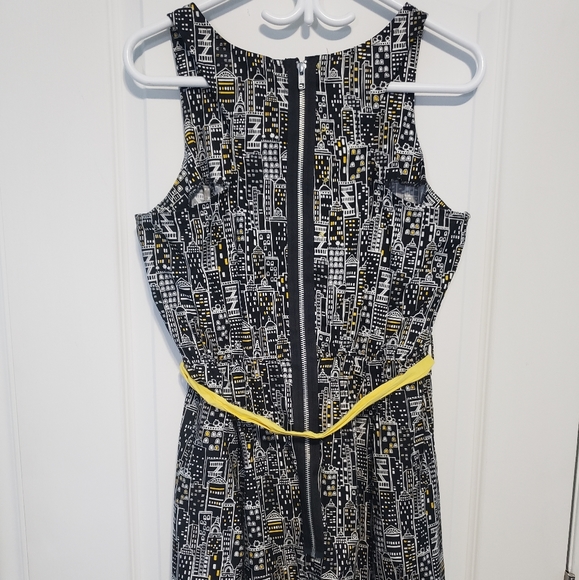 Retrolicious New York City Dress - Picture 3 of 5